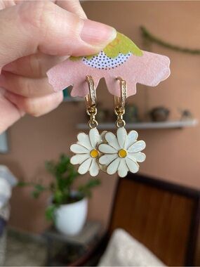 Gold Daisy Drop Earrings with White Petals and Yellow Centers